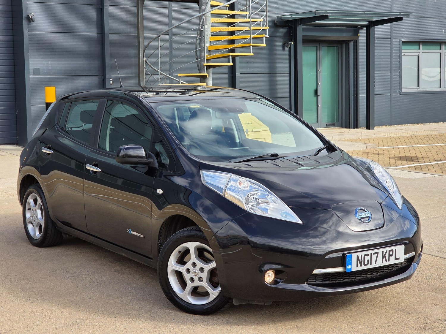 Nissan LEAF 2017 - Cars