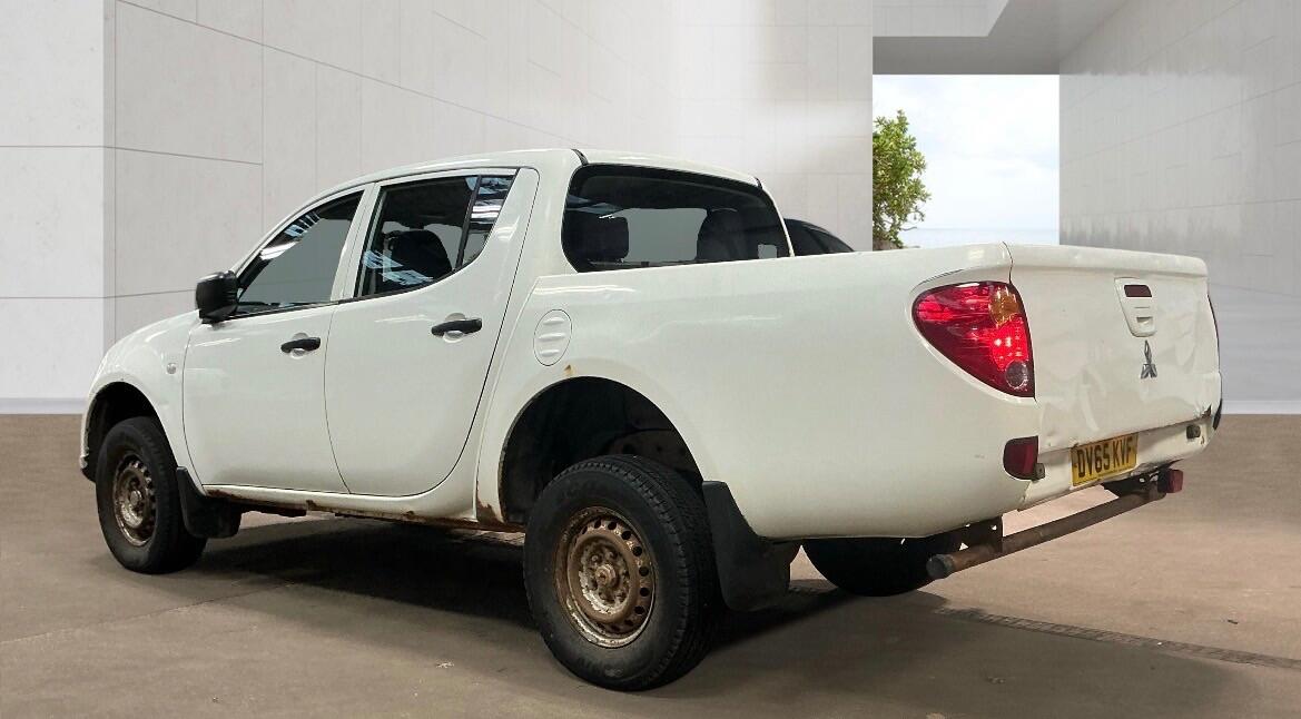 Mitsubishi L200 2015 - Vans & Commercial Vehicles in Reading