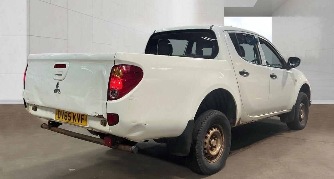 Mitsubishi L200 2015 - Vans & Commercial Vehicles