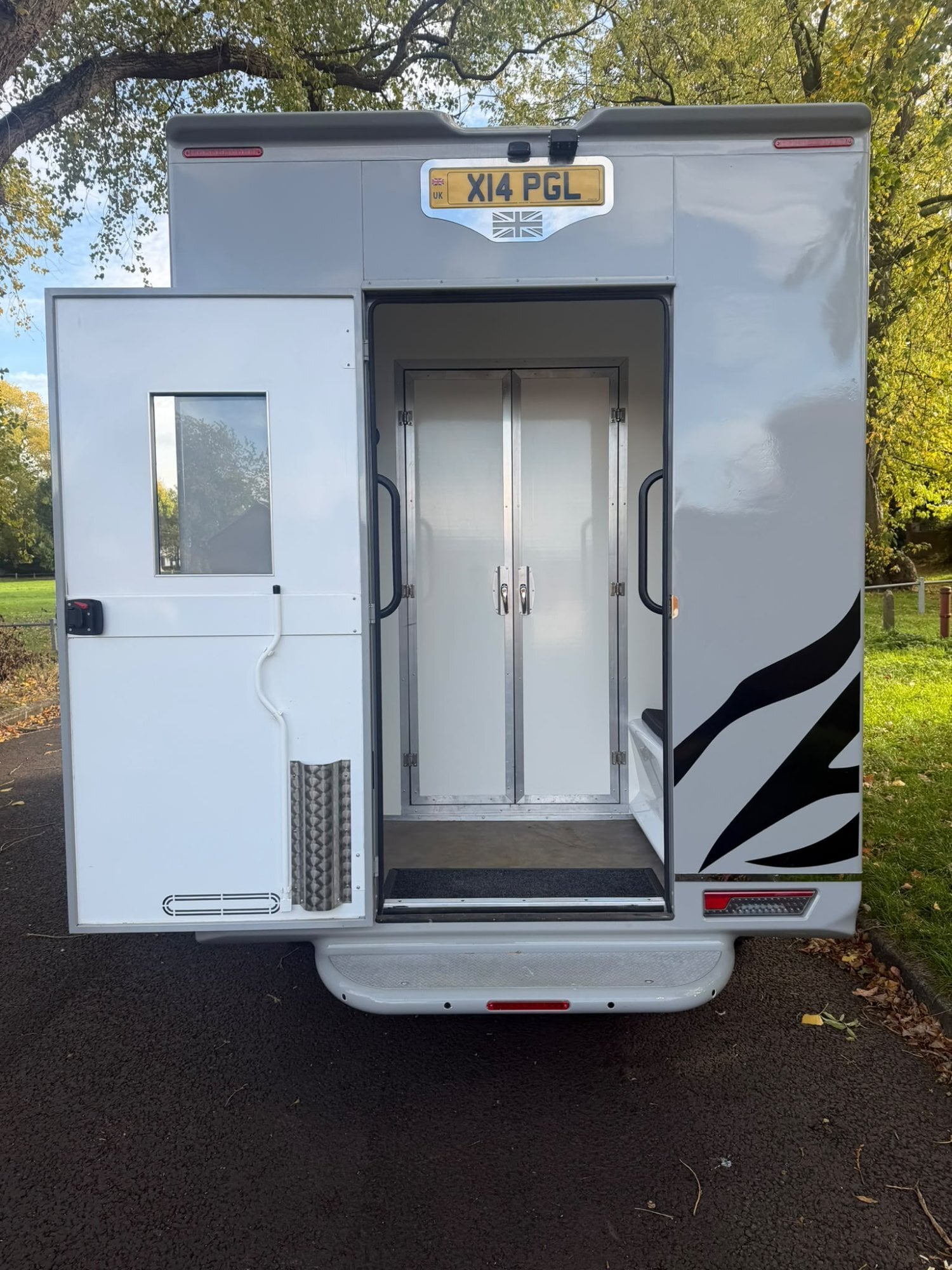John Oates Classic Peugeot Horsebox - Trailers & Horseboxes in Wednesbury