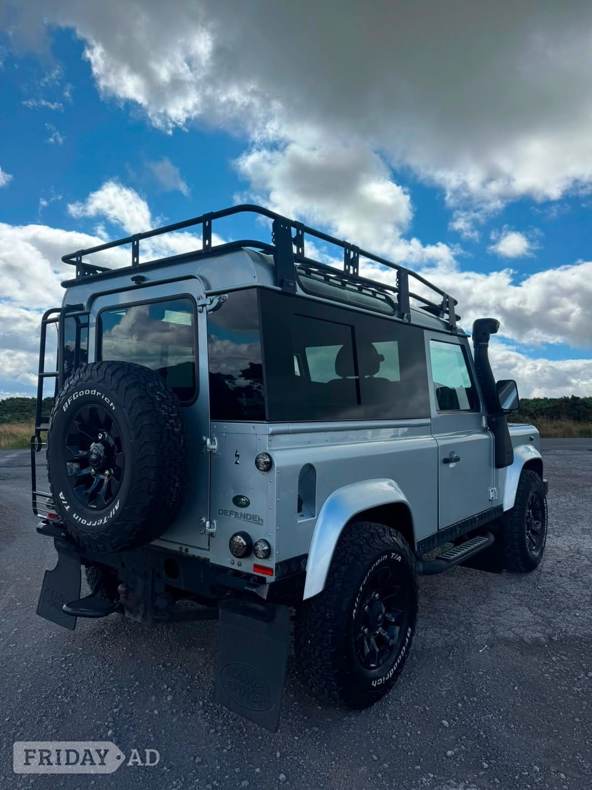 Land Rover Defender 90 2010 - Cars