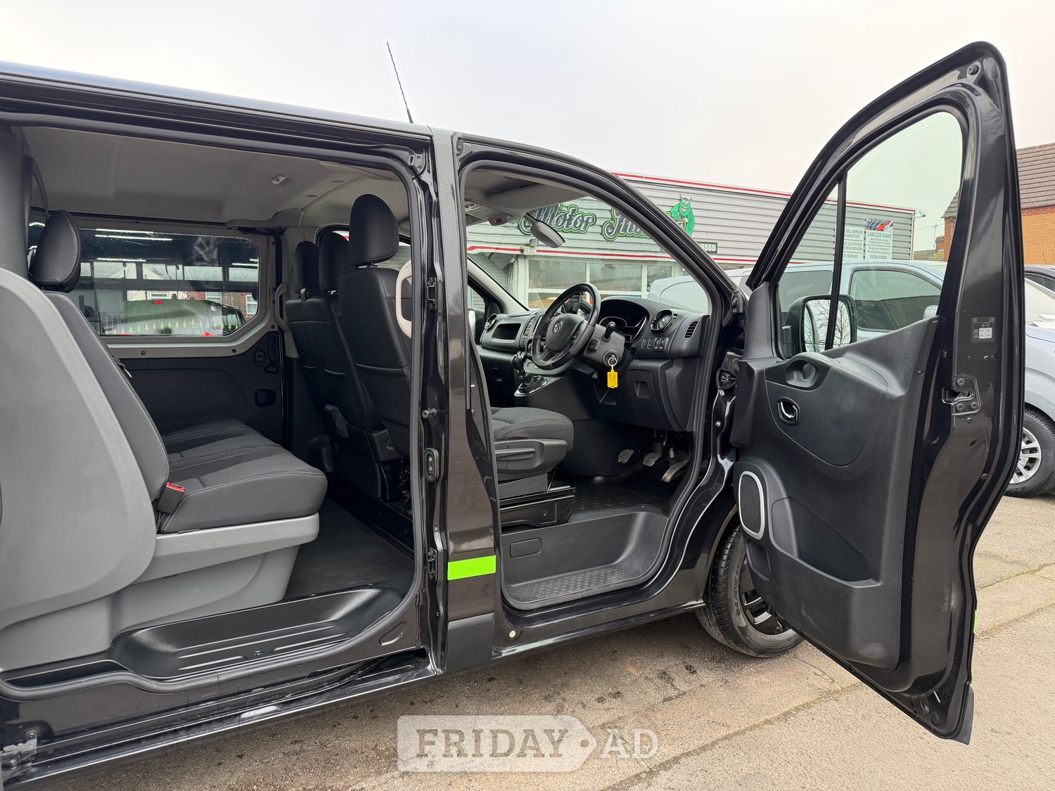 [ berth ]Vauxhall Vivaro