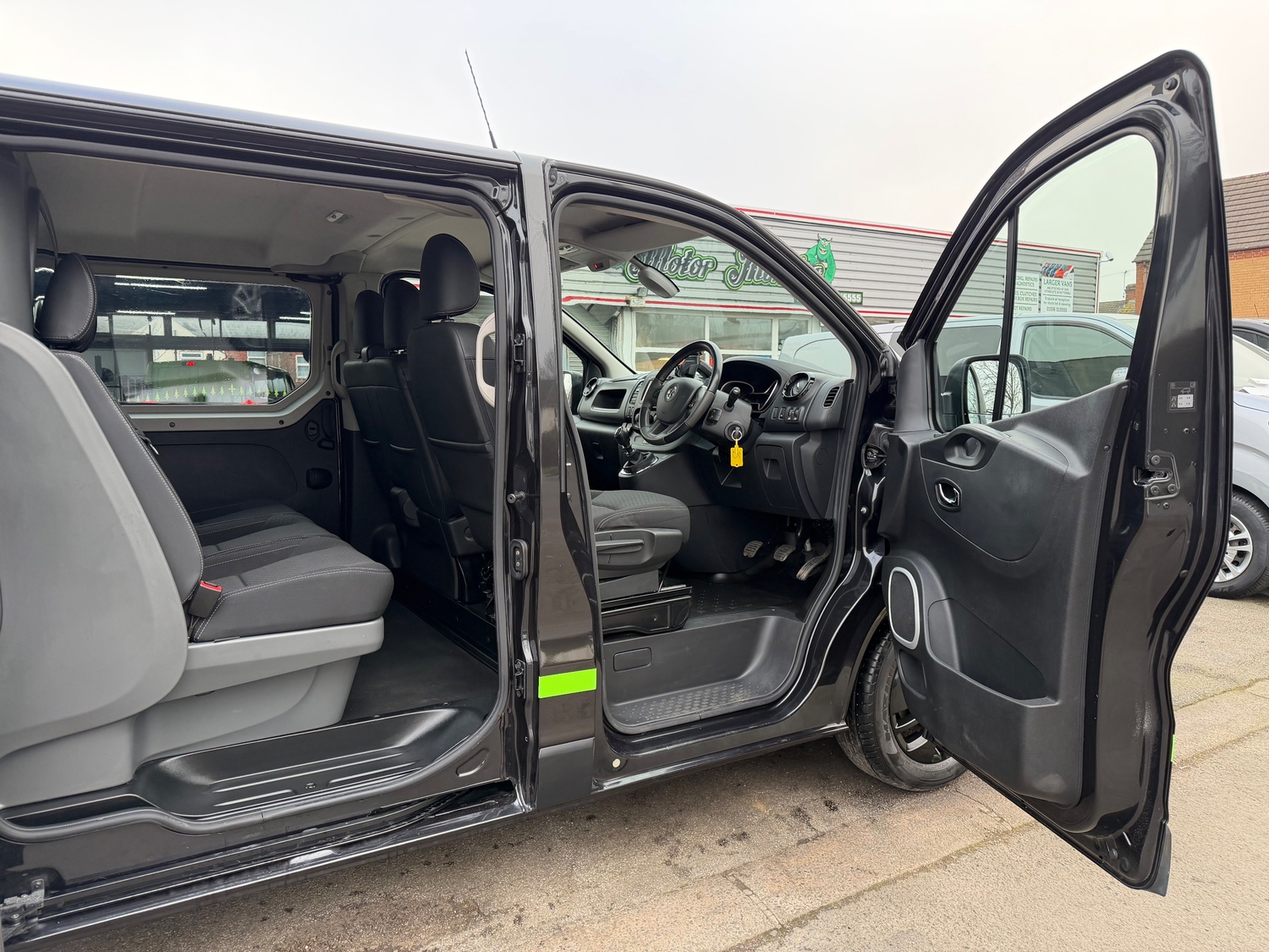 [ berth ]Vauxhall Vivaro