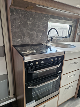 Coachman VIP 520 2025
