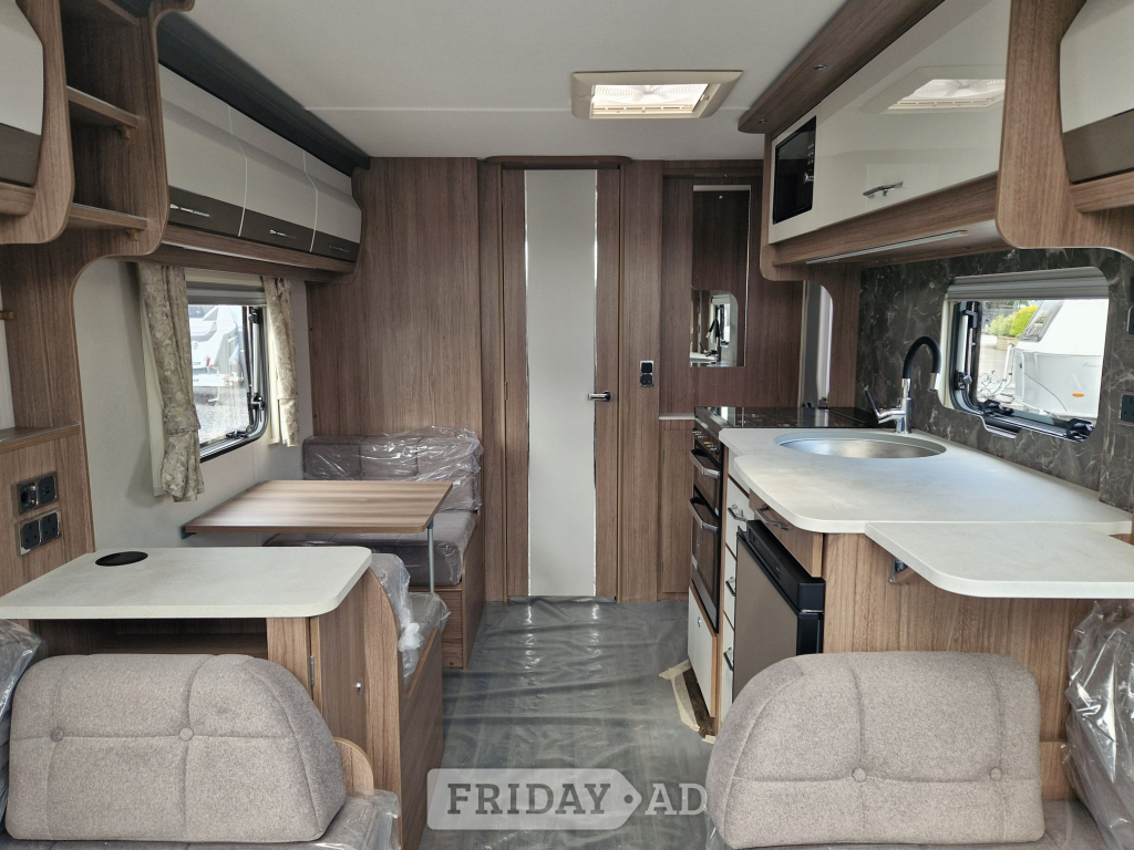 [3 berth ]Coachman VIP 520