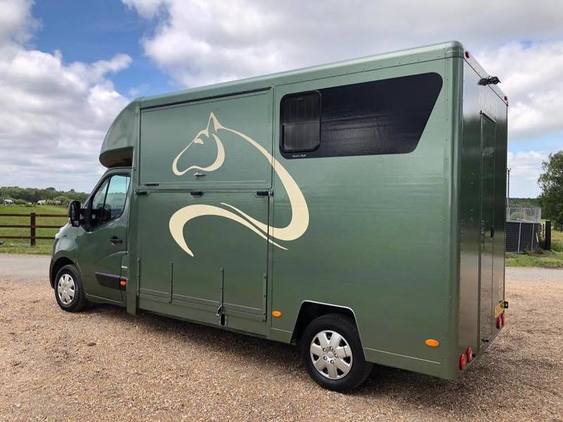 Trevett &amp; Smith Renault Master 3.5 Horsebox - Trailers & Horseboxes in Landford