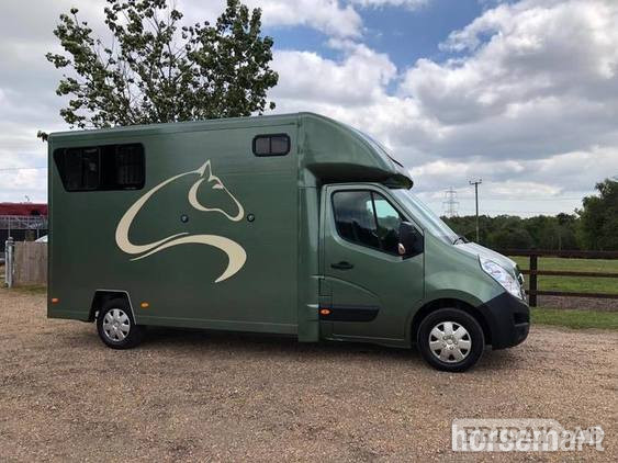 [ berth ]Trevett and Smith Renault Master