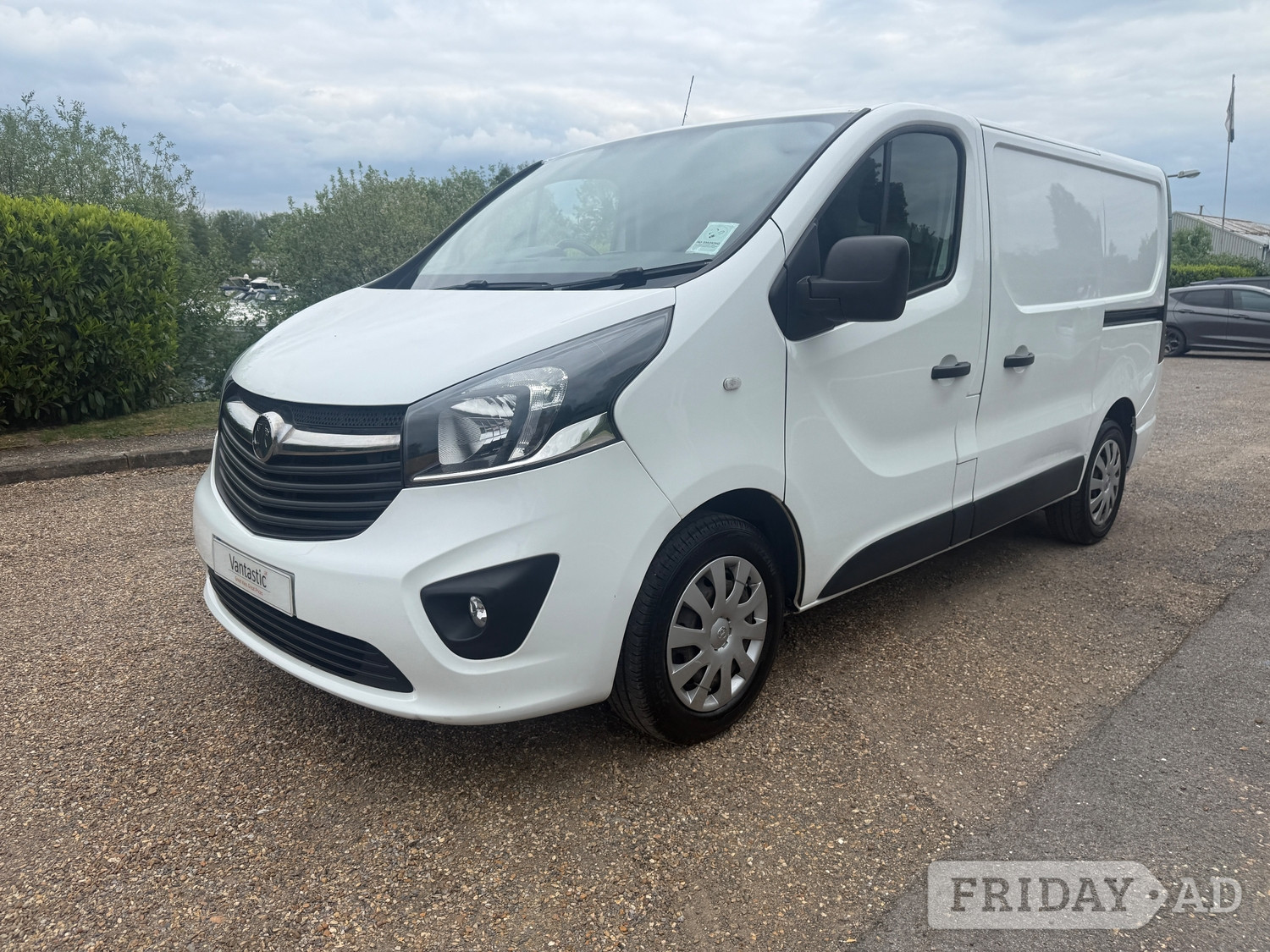 Vauxhall Vivaro 2018 in Chertsey