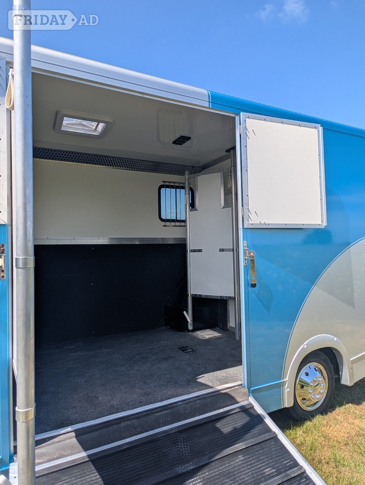Bretherton 3.5t Vauxhall Horsebox - Trailers & Horseboxes in Bristol