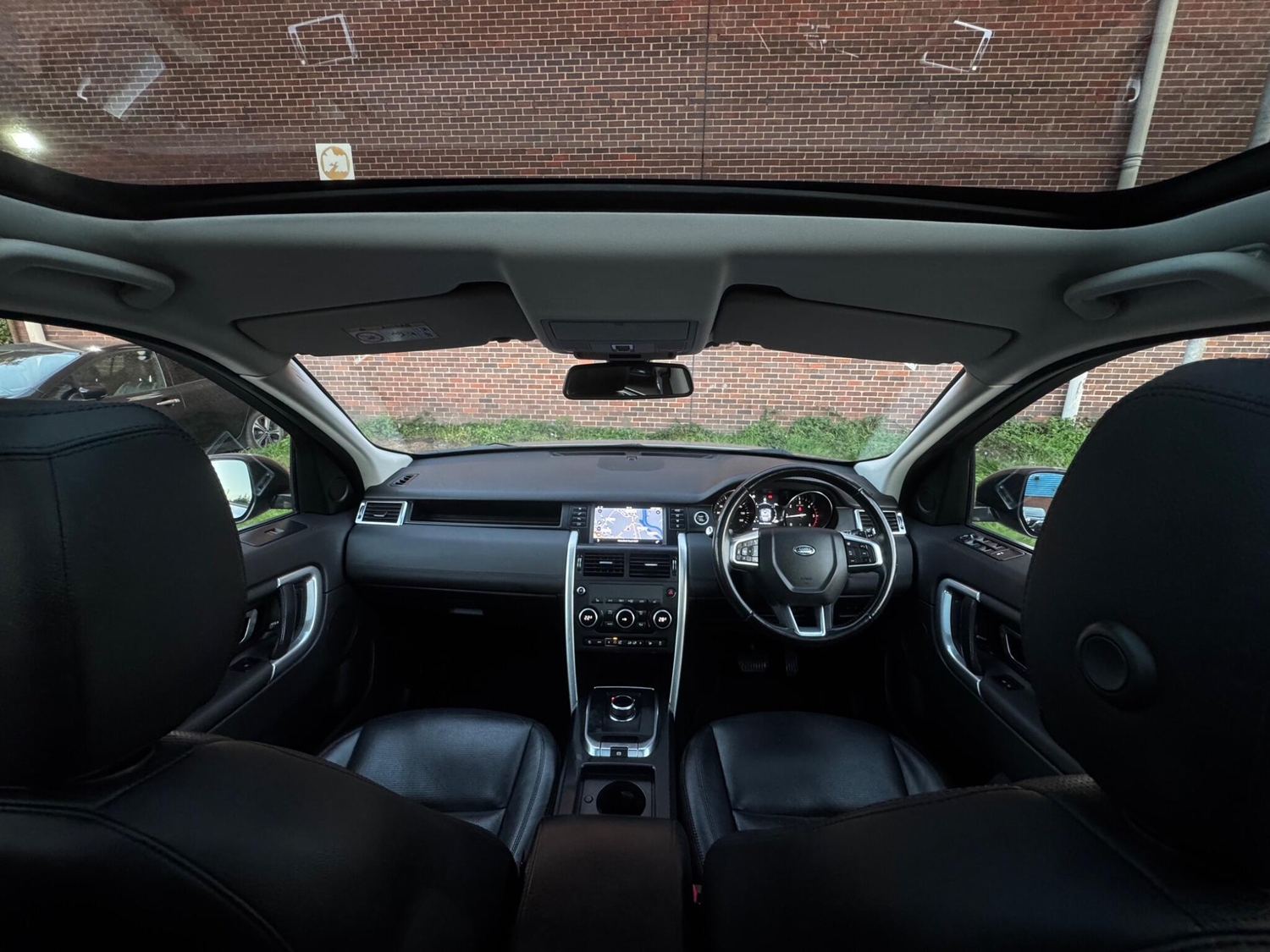 [ berth ]Land Rover Discovery Sport