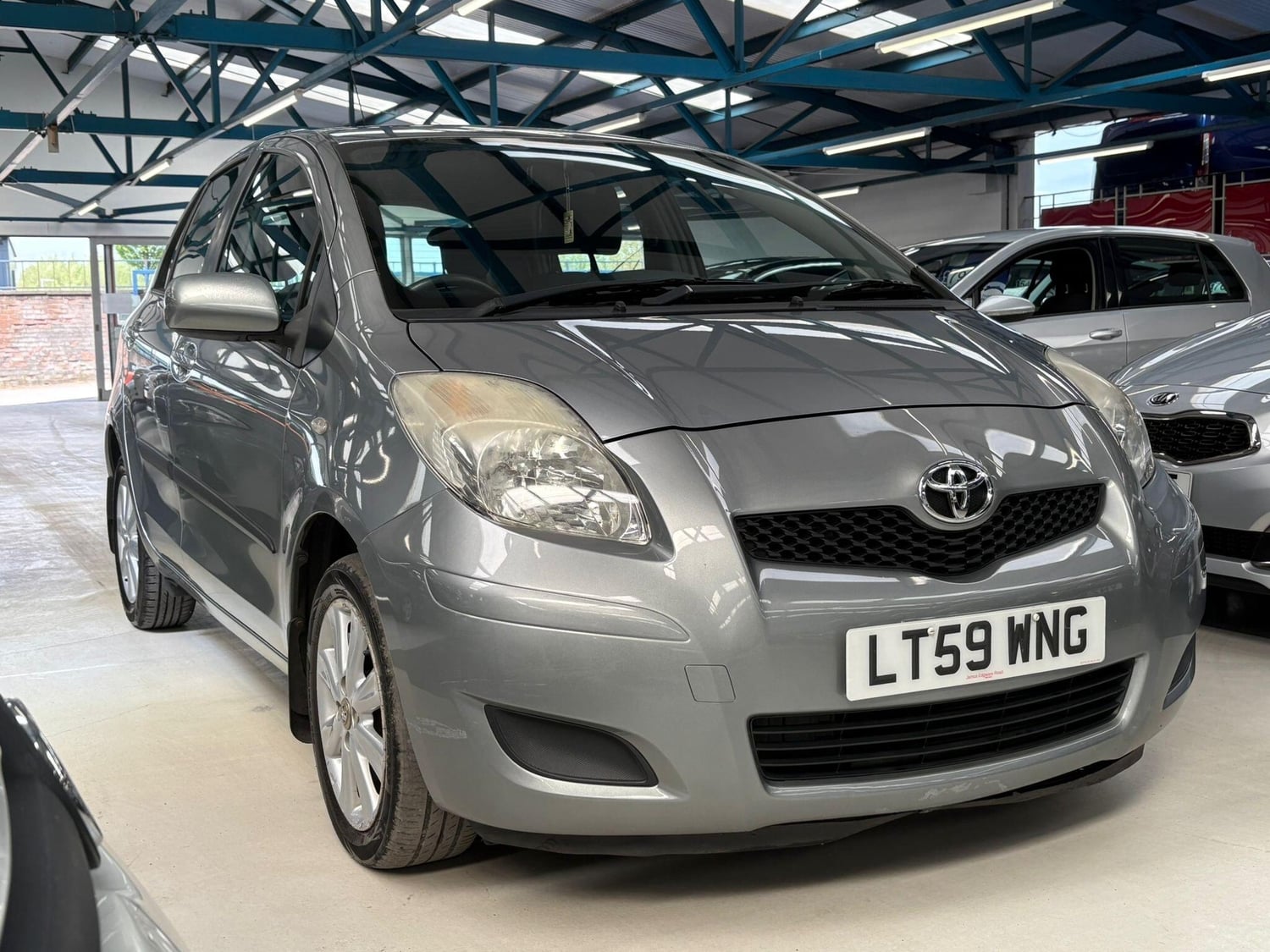 Toyota Yaris 2009 - Cars