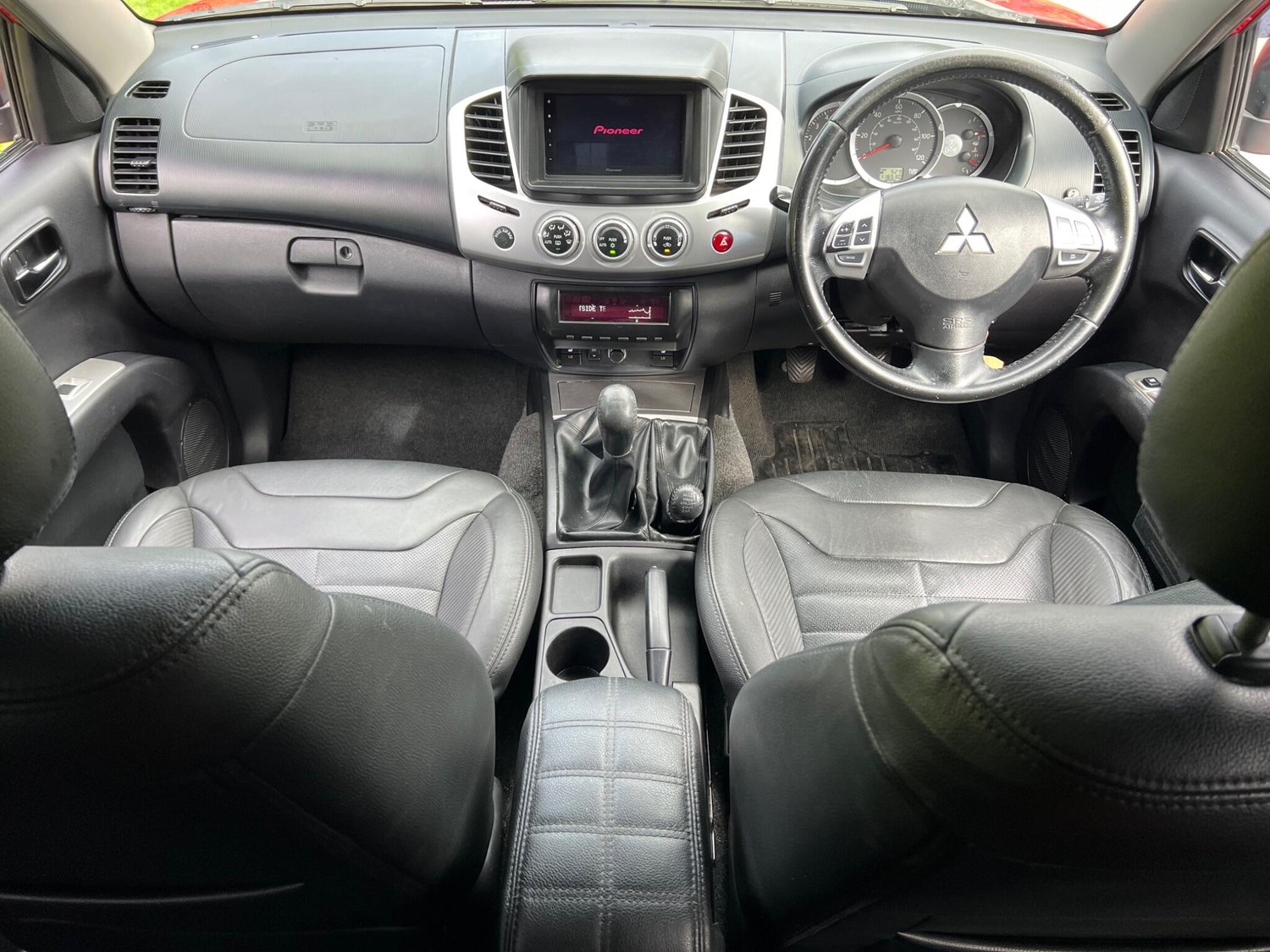 [ berth ]Mitsubishi L200