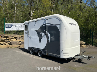 Equi-Trek Western-Treka L  Horse Trailer