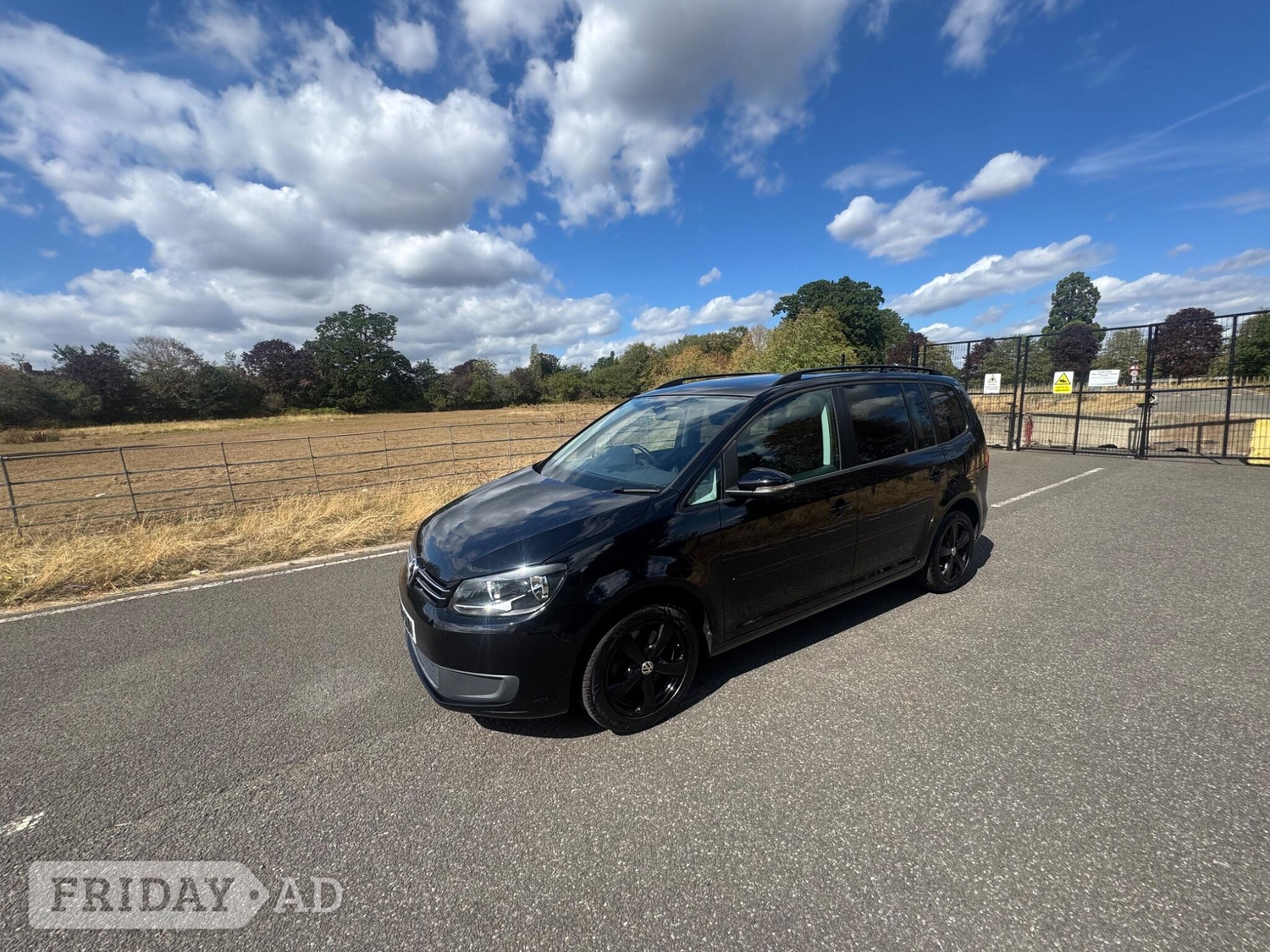 Volkswagen Touran 2013 - Cars