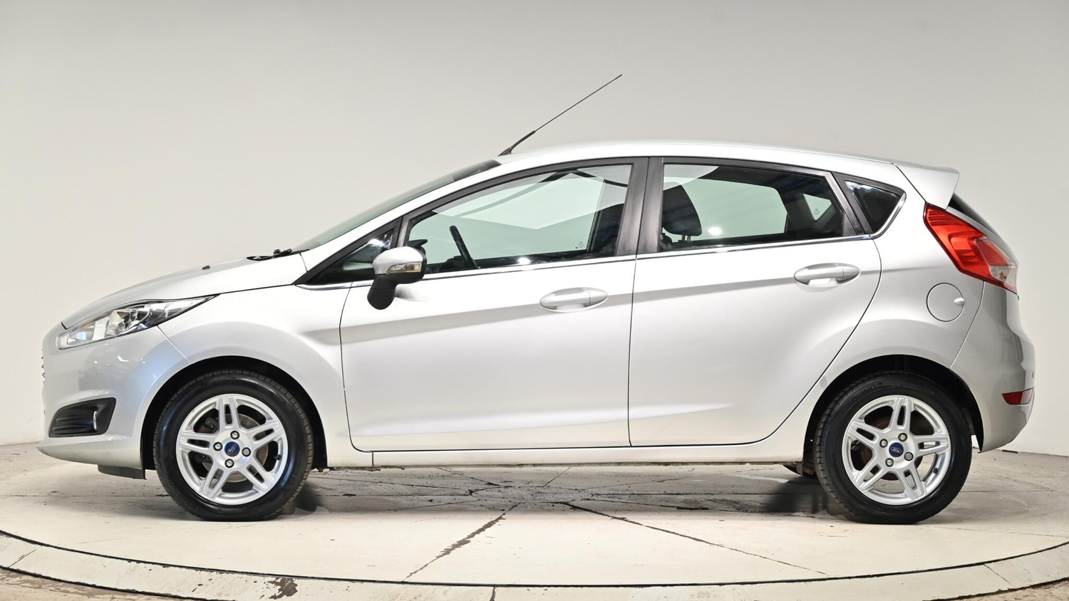 [ berth ]Ford Fiesta