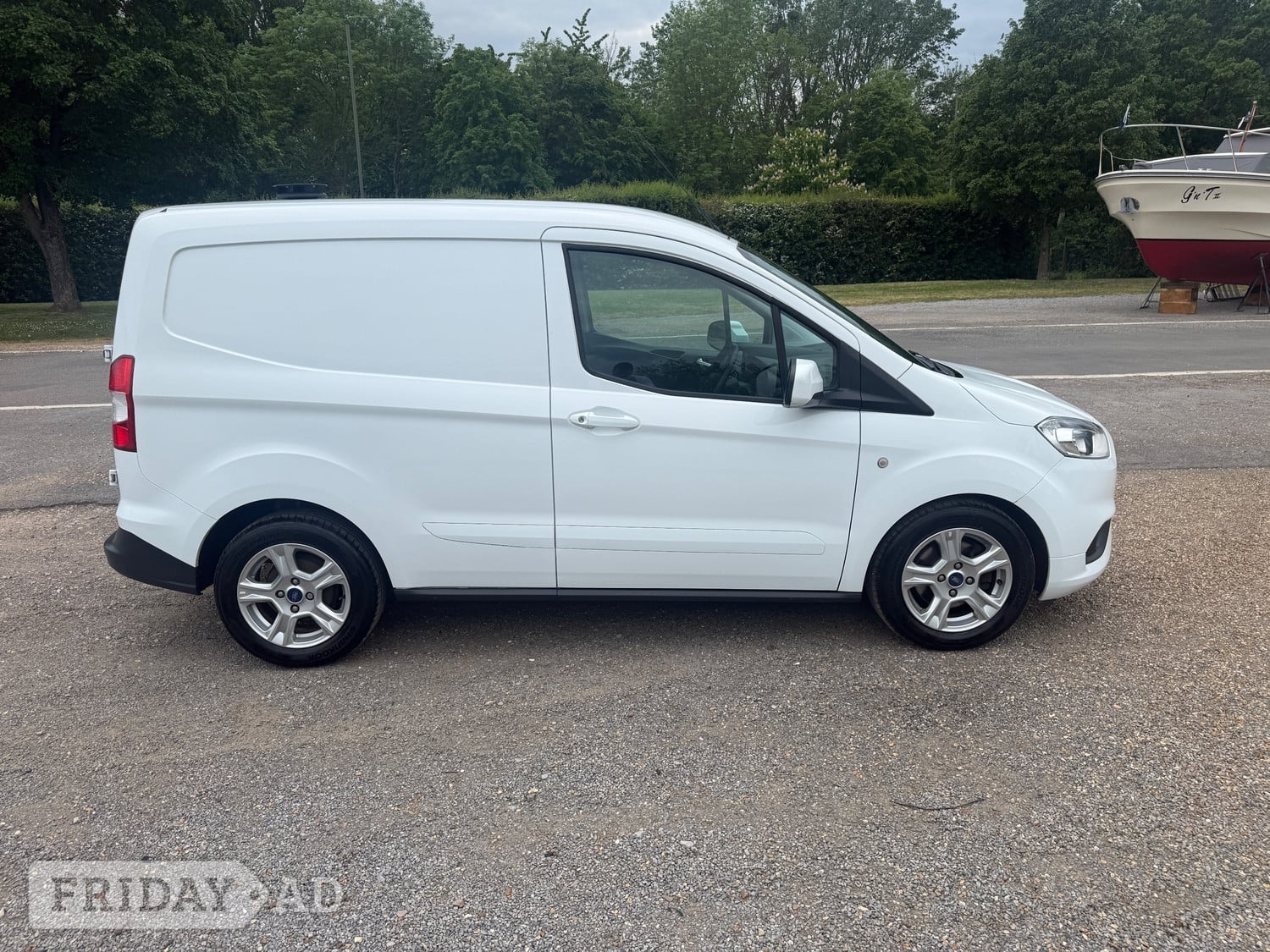 [ berth ]Ford Transit Courier