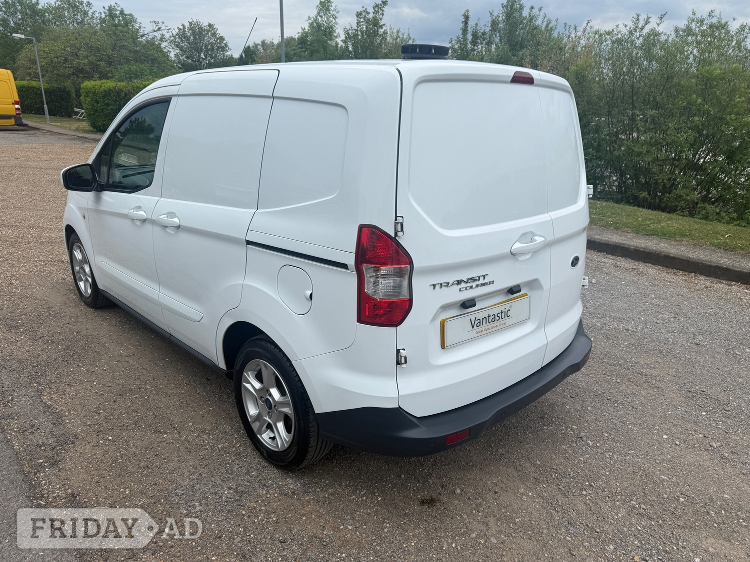 Ford Transit Courier 2021 - Vans & Commercial Vehicles