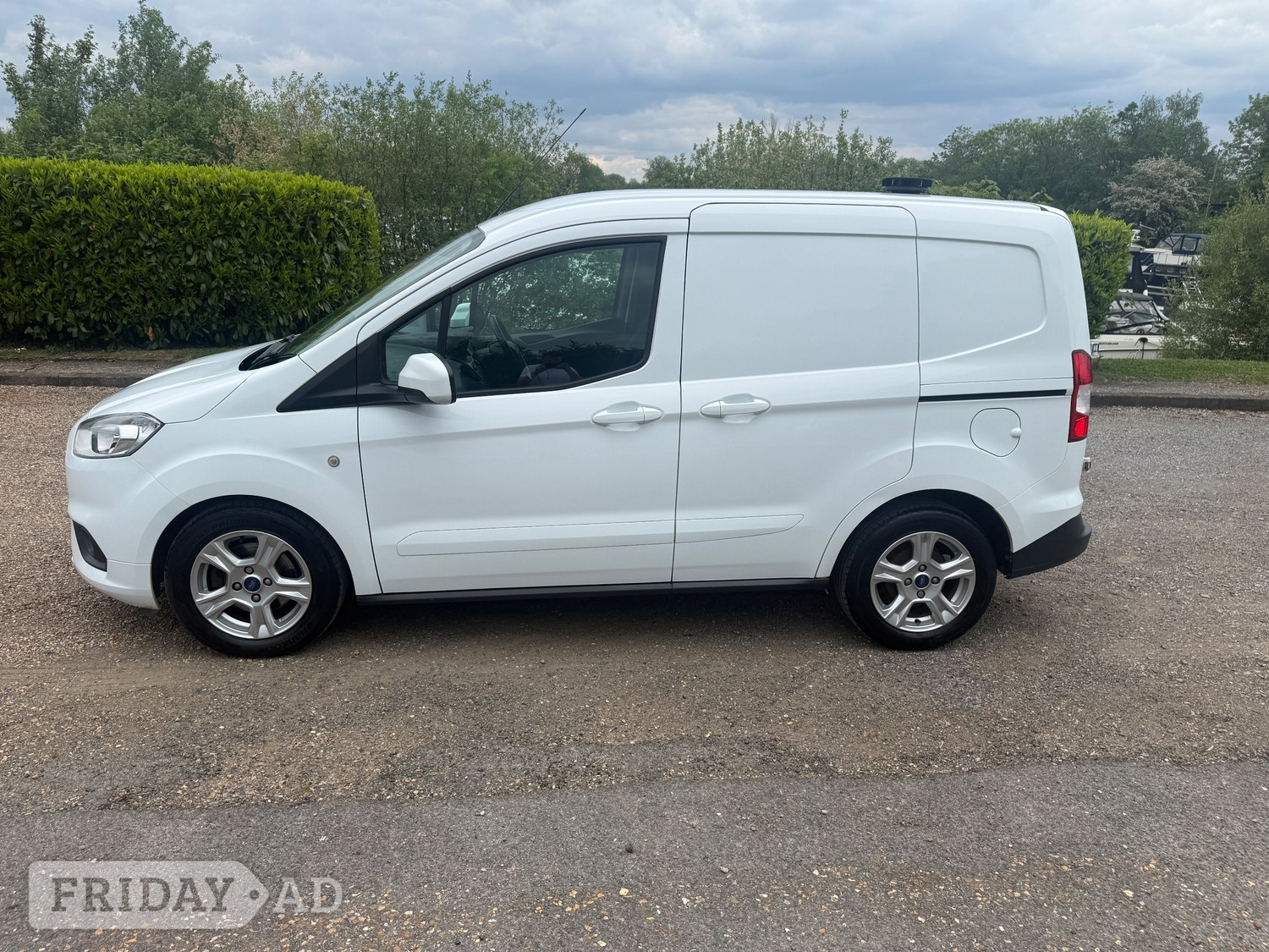 Ford Transit Courier 2021 - Vans & Commercial Vehicles in Chertsey