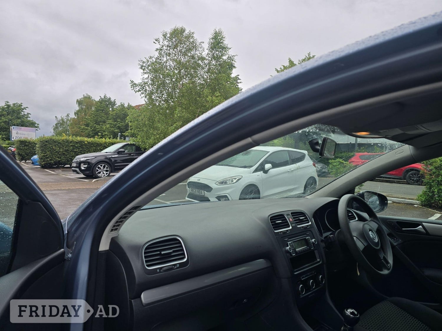 Volkswagen Golf 2011 - Cars