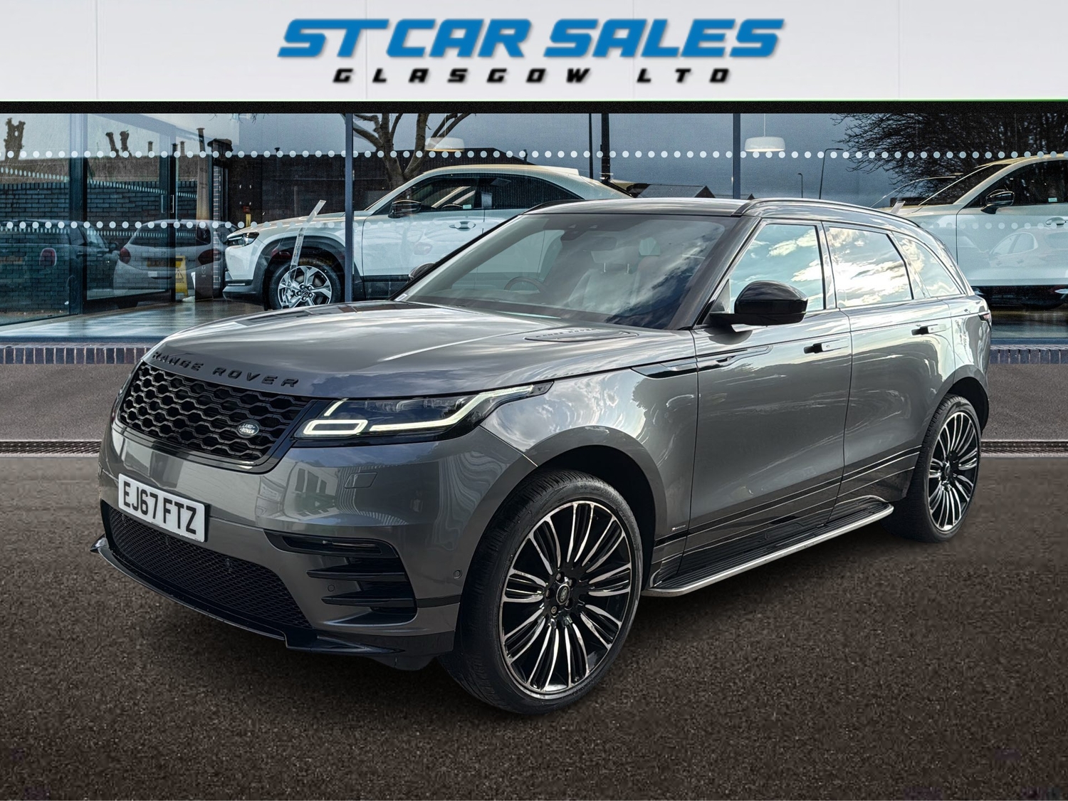 [ berth ]Land Rover Range Rover Velar
