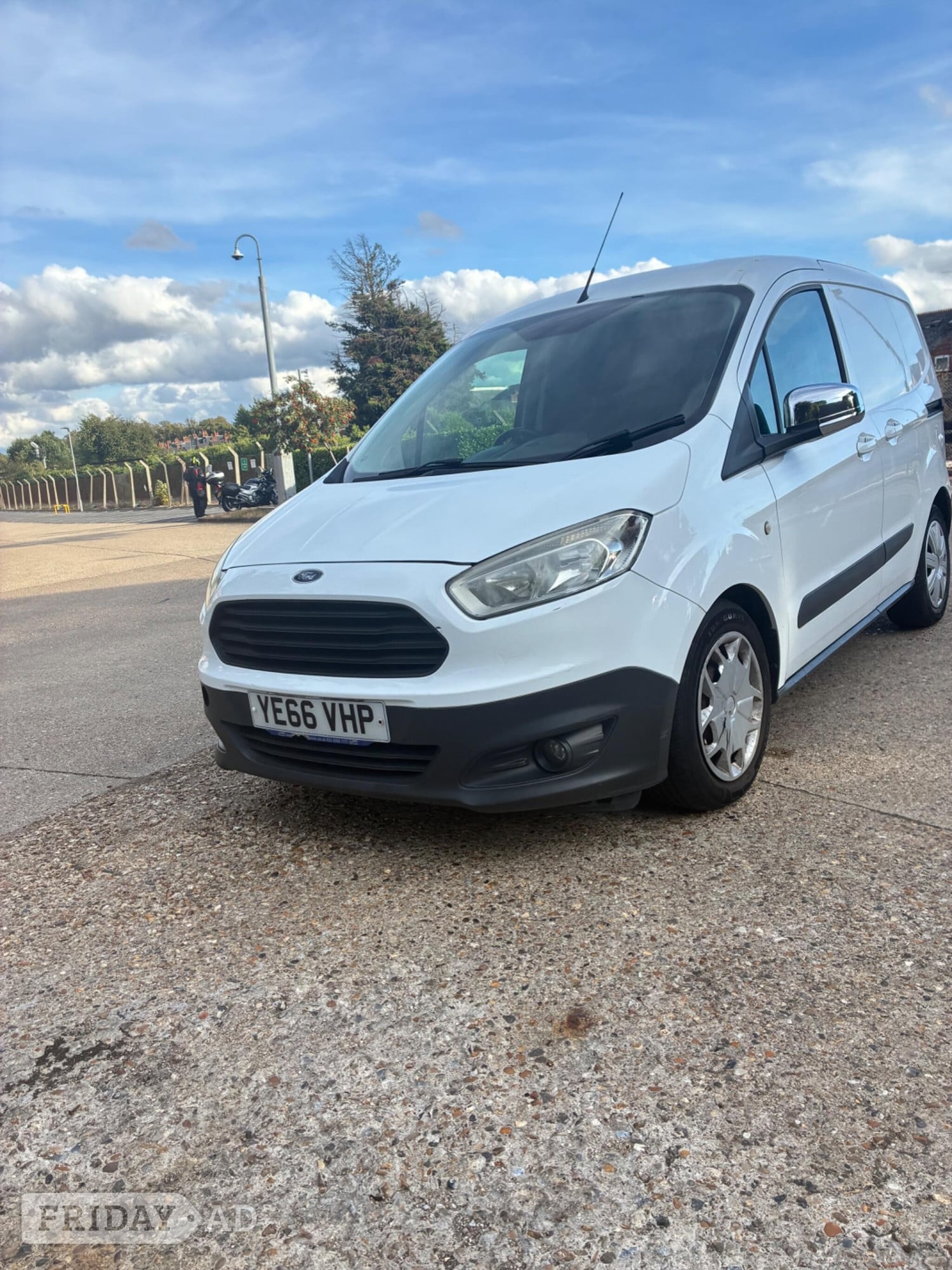 [ berth ]Ford Transit Courier
