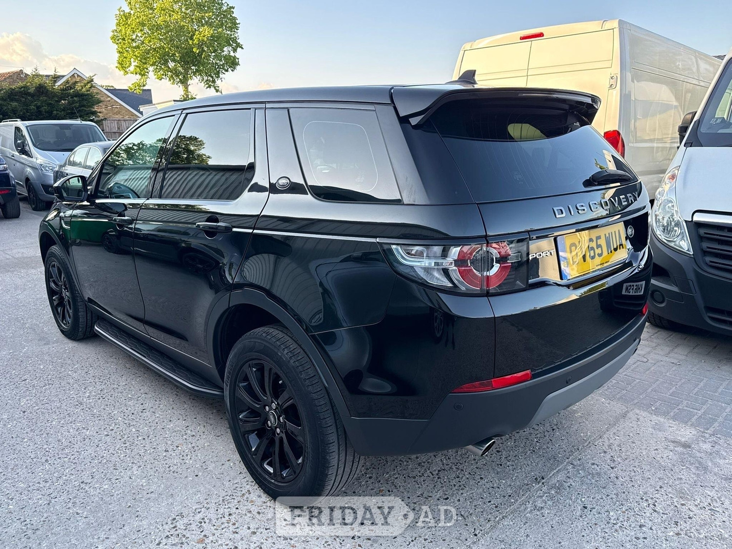 [ berth ]Land Rover Discovery Sport