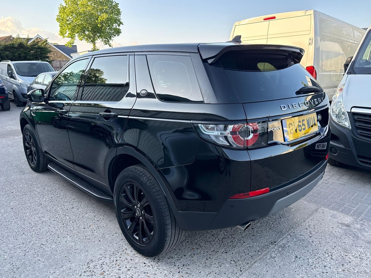[ berth ]Land Rover Discovery Sport