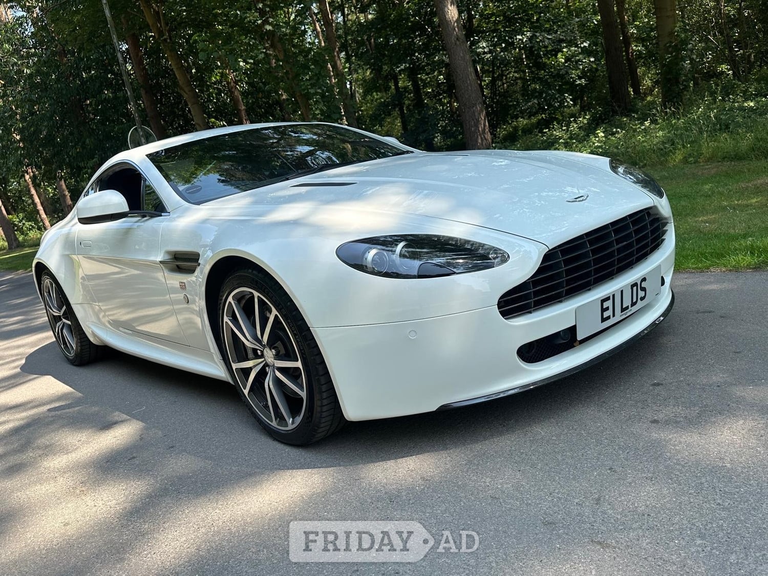 Aston Martin Vantage 2010 in Henley-On-Thames