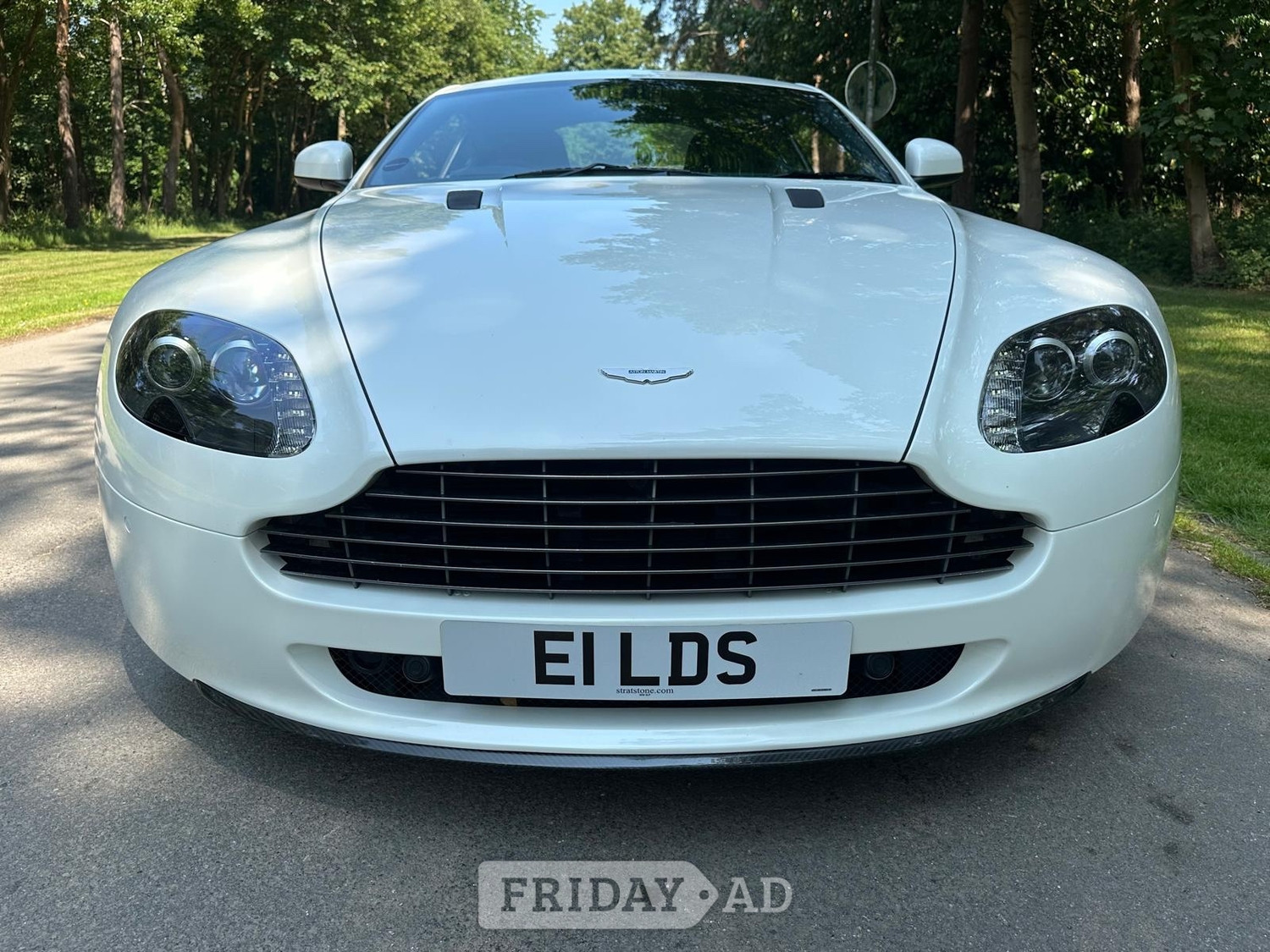 Aston Martin Vantage 2010 - Cars in Henley-On-Thames
