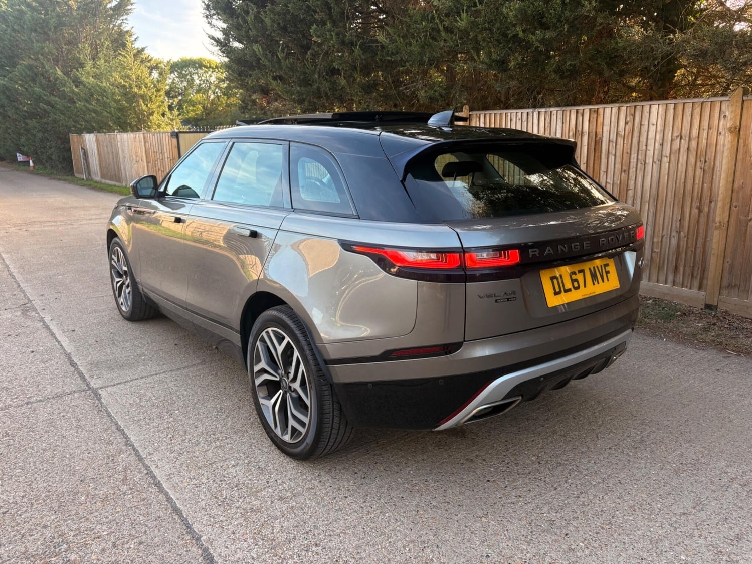 Land Rover Range Rover Velar 2017 - Cars in Tonbridge