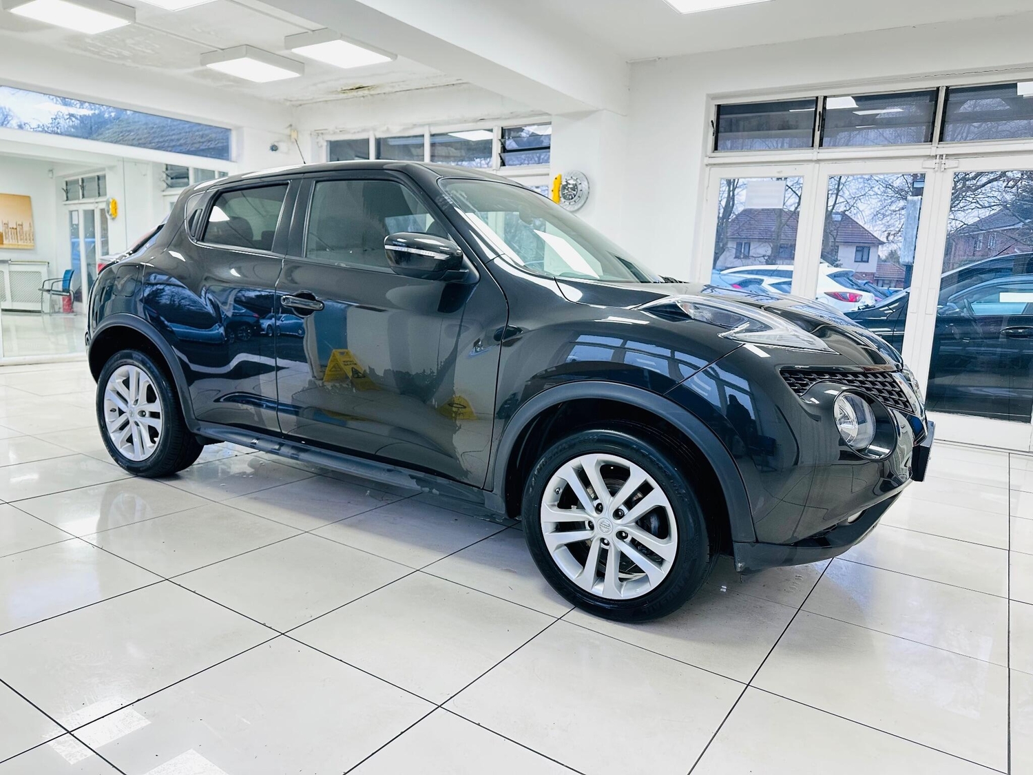 Nissan Juke 2016 - Cars in Iver