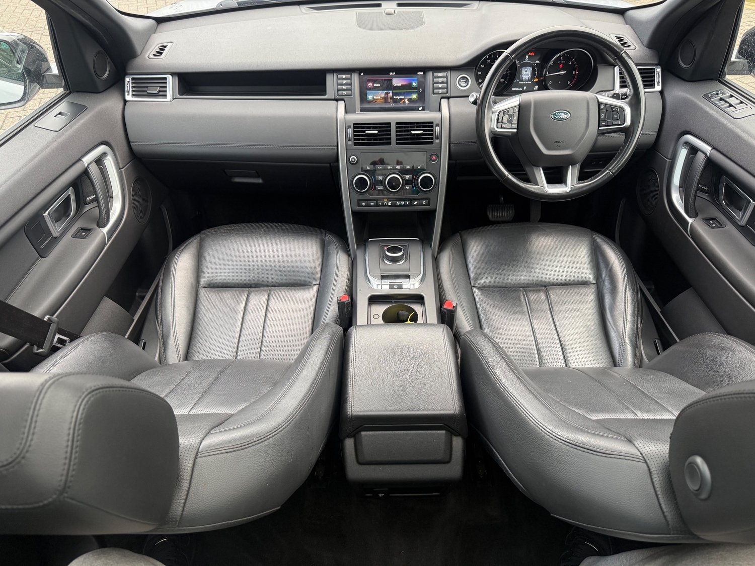 [ berth ]Land Rover Discovery Sport