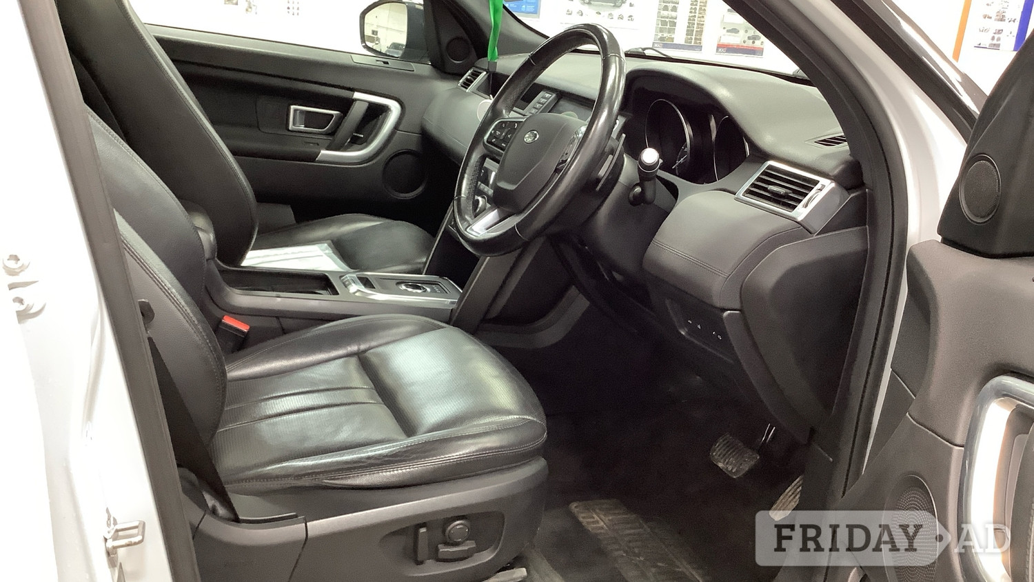 [ berth ]Land Rover Discovery Sport