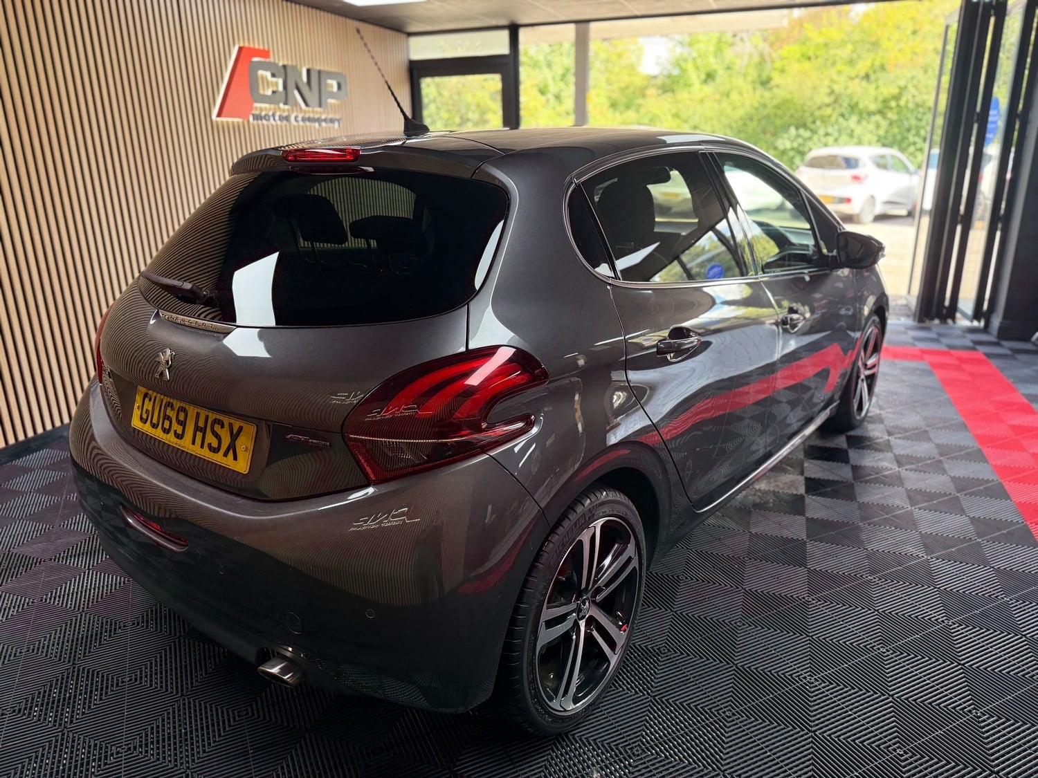 [ berth ]Peugeot 208
