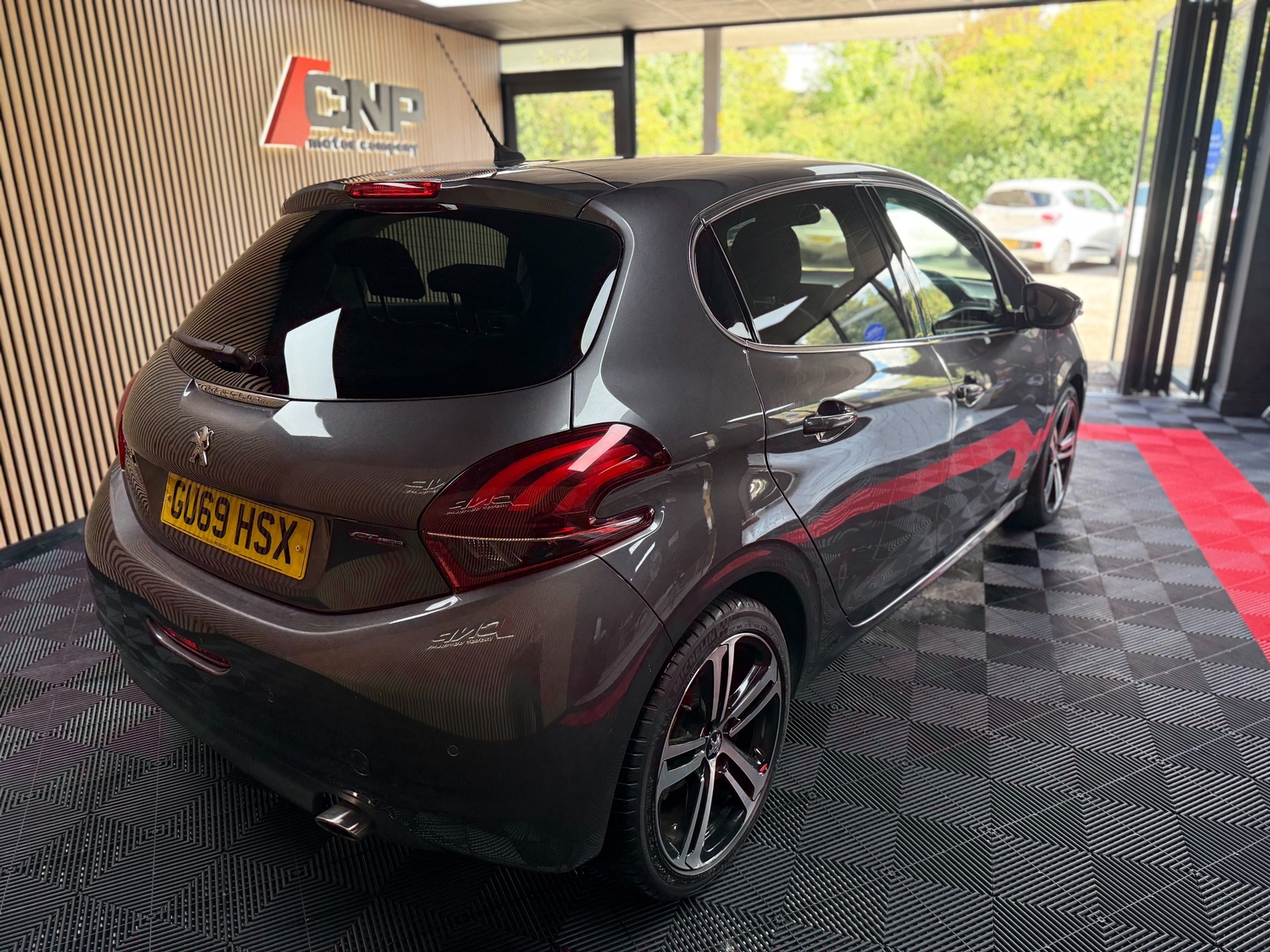 [ berth ]Peugeot 208