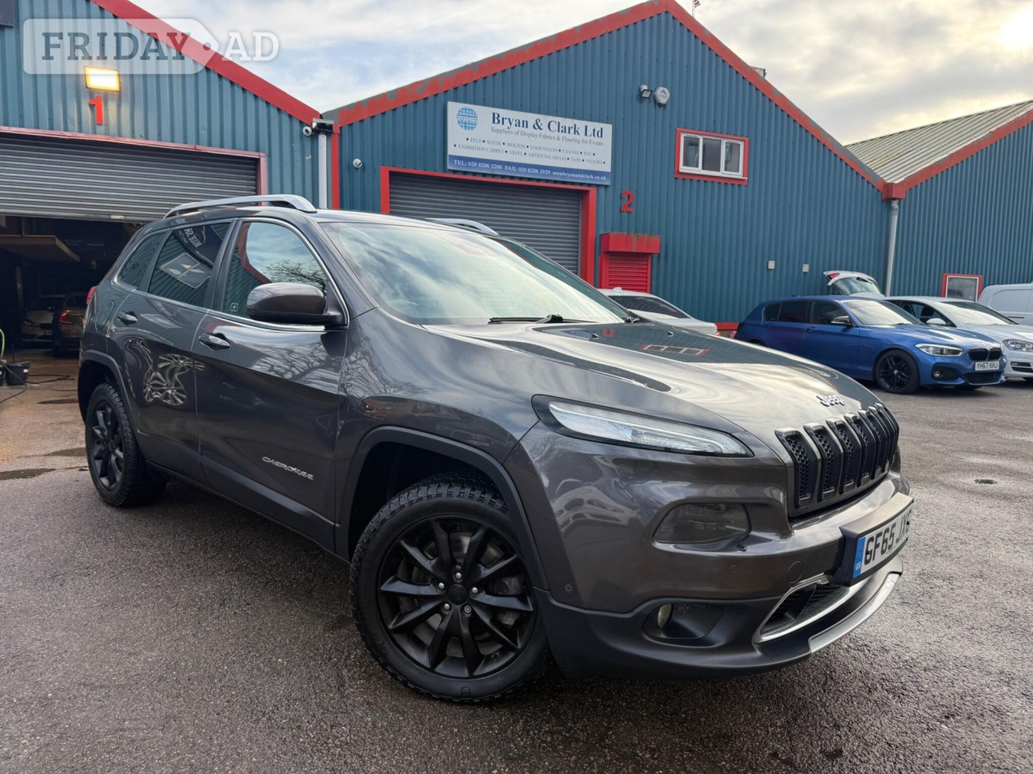 [ berth ]Jeep Cherokee