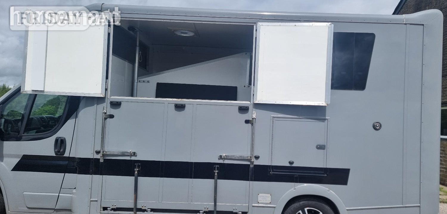 [ berth ]National Horseboxes 