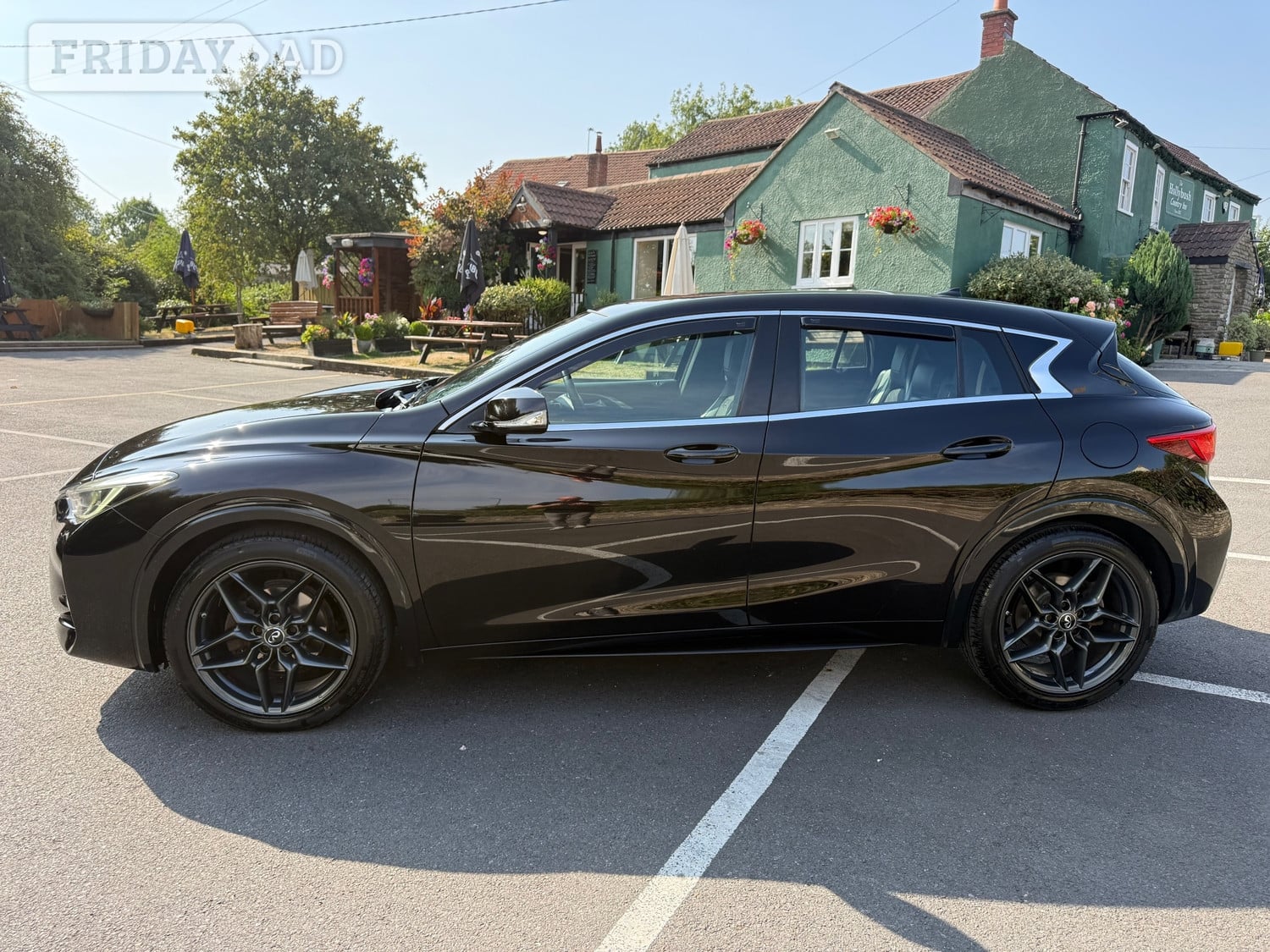Infiniti Q30 2017 - Cars