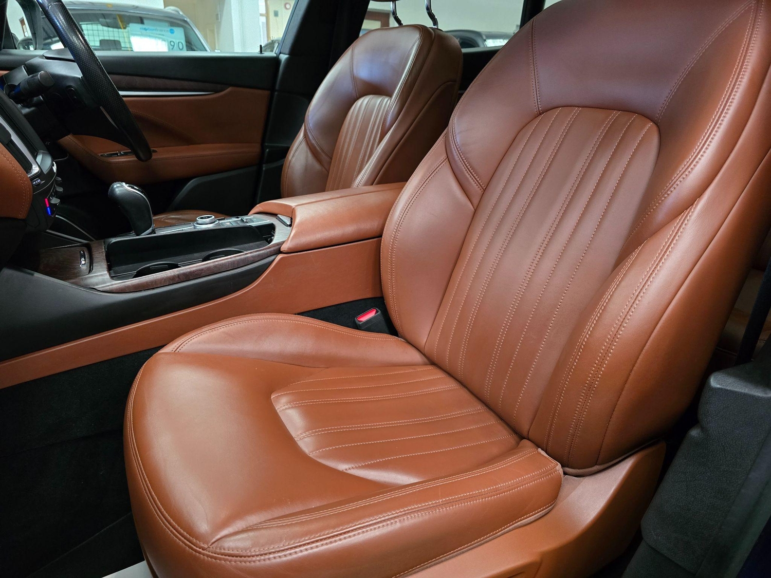 [ berth ]Maserati Levante
