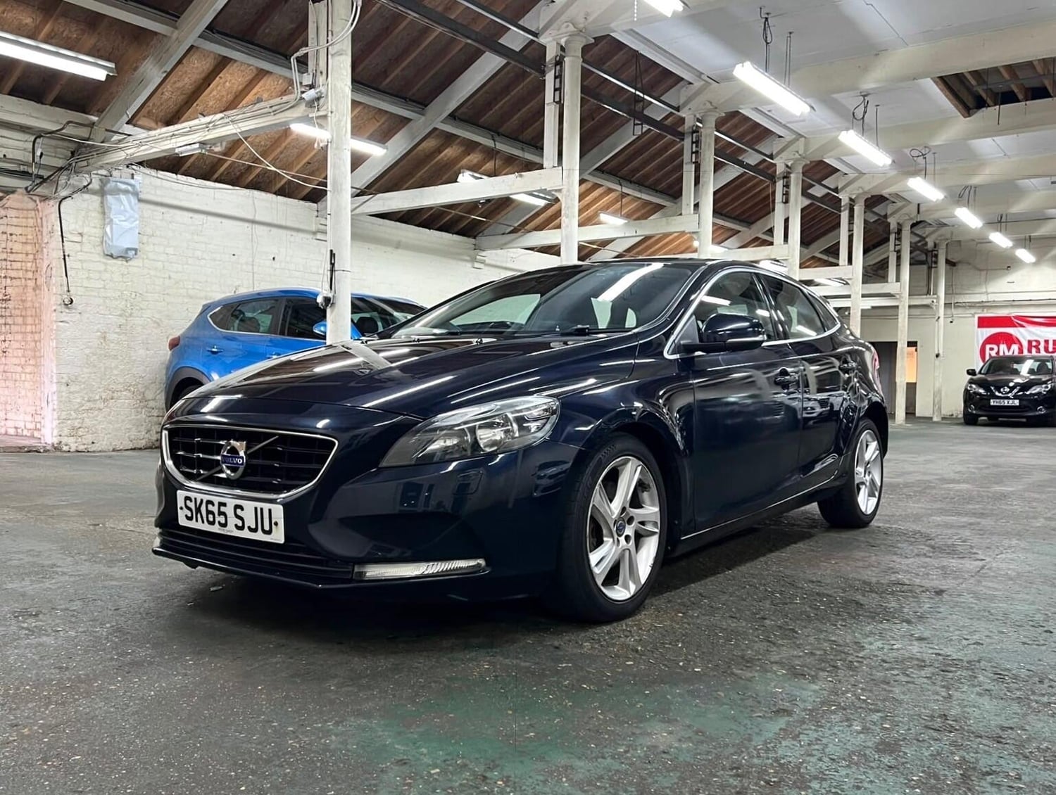 Volvo V40 2015 - Cars in Rushden
