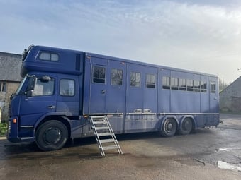 Oakley Supreme Volvo Horsebox