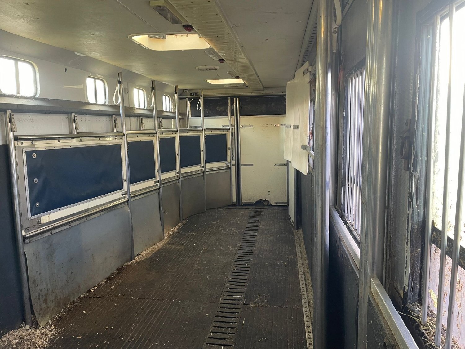 Oakley Supreme Volvo Horsebox - Trailers & Horseboxes