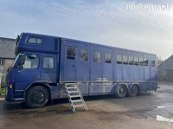 Oakley Supreme Volvo Horsebox
