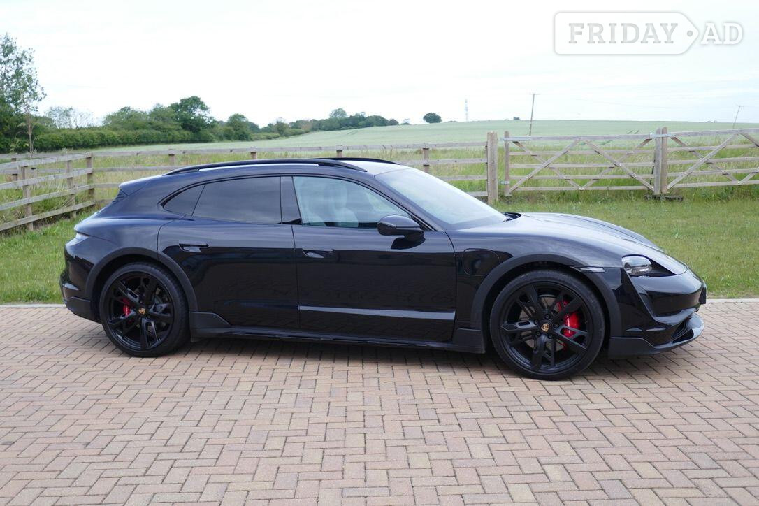[ berth ]Porsche Taycan