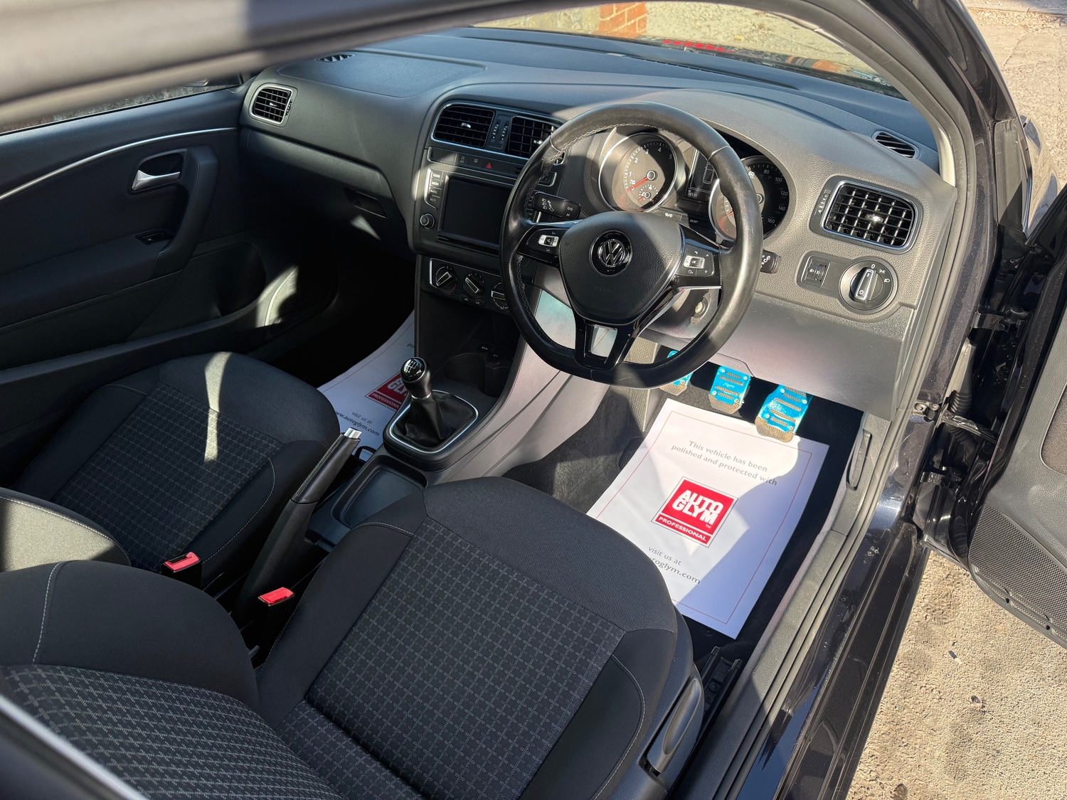Volkswagen Polo 2015 - Cars
