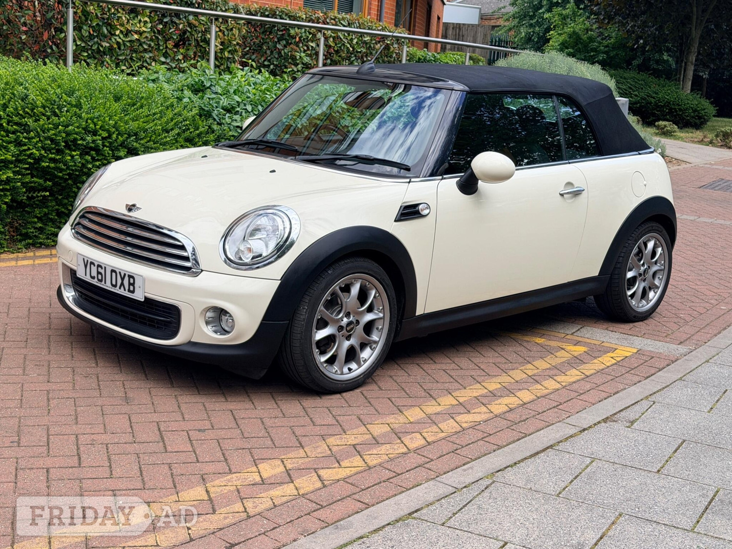 Mini Convertible 2011 - Cars in Wembley