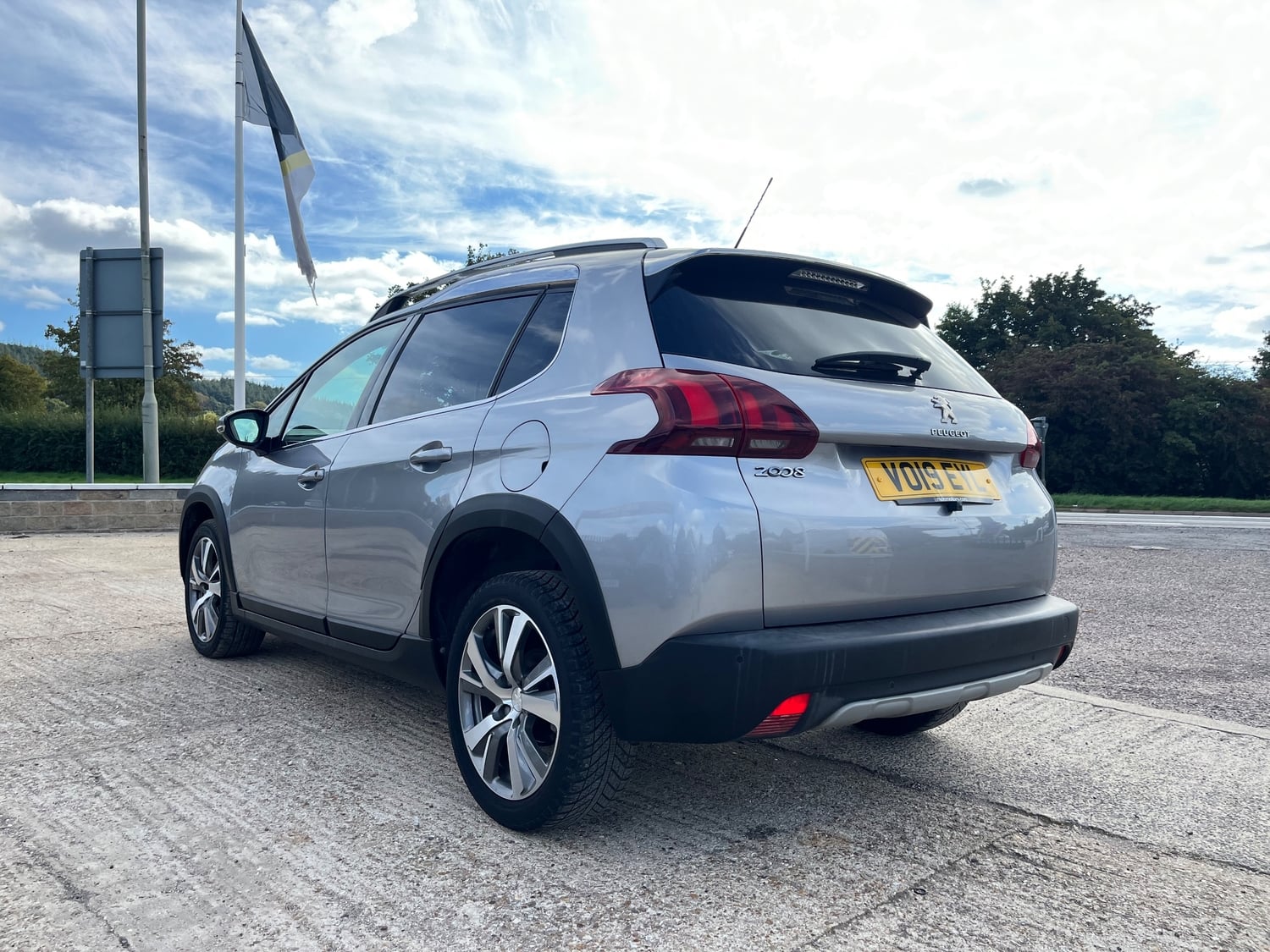 Peugeot 2008 2019 - Cars