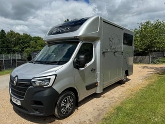 Trevett &amp; Smith Renault Master 3.5 Horsebox
