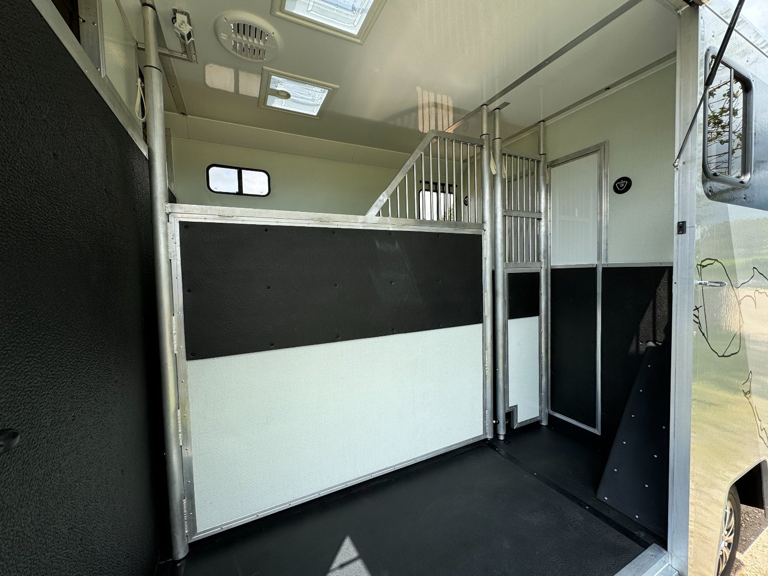 [ berth ]Trevett and Smith Renault Master