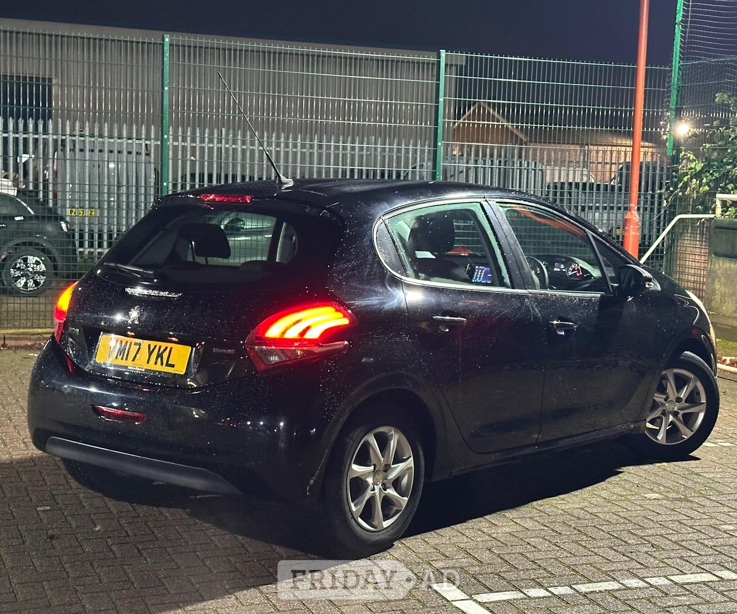 [ berth ]Peugeot 208